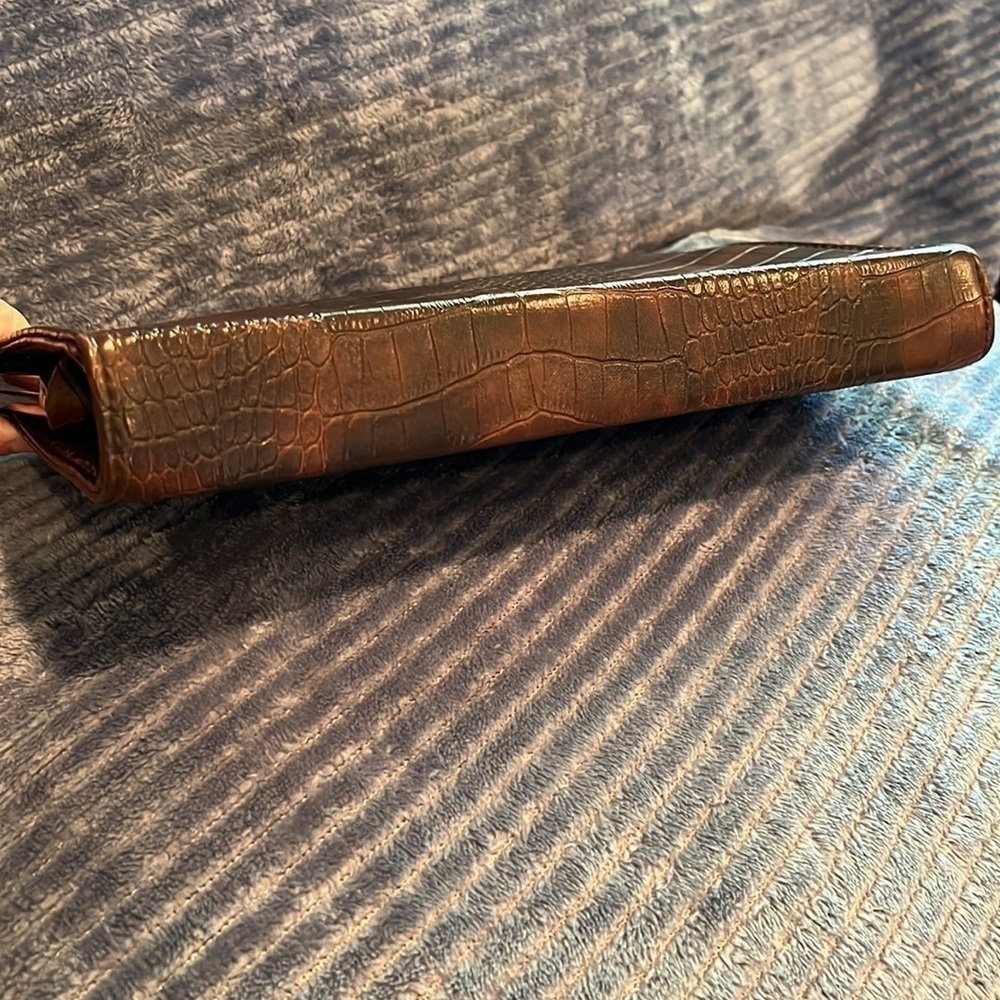 Forever 21 Brown Vegan Leather Clutch with chain. Excellent used condition. - Picture 3 of 7
